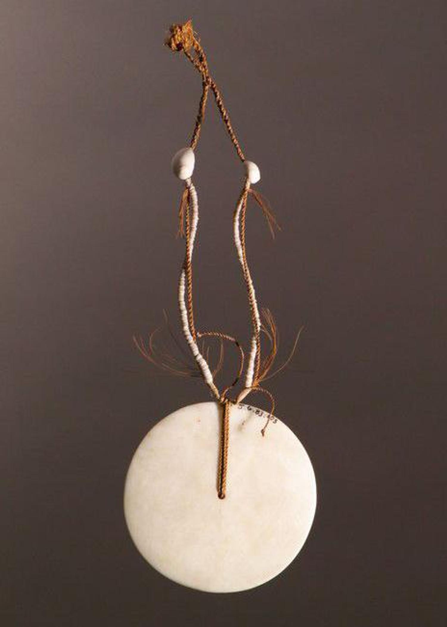 Collier, Îles Santa Cruz, don de Roquemaurel – coll. muséum, MHNT.ETH.AC.GI.9