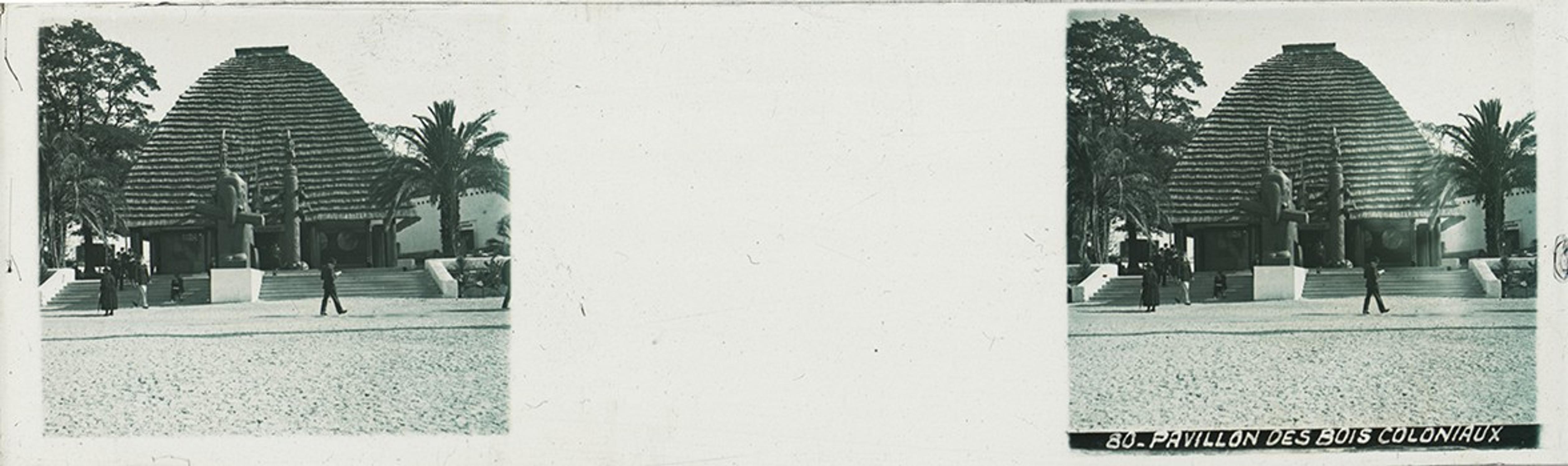 Photographie stéréoscopique du pavillon des bois coloniaux, Exposition universelle de Paris, 1900 – coll. muséum, MHNT.PH.2014.1.1.8.1
